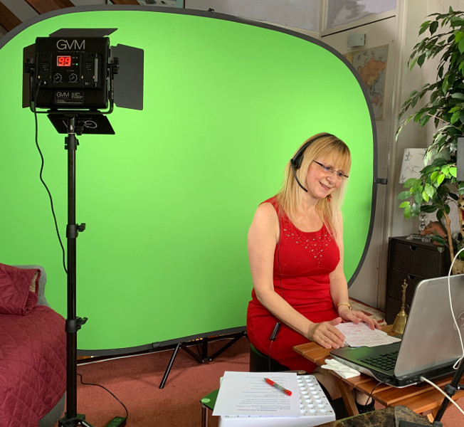 Lisa in her new virtual studio Lisa in her new virtual studio