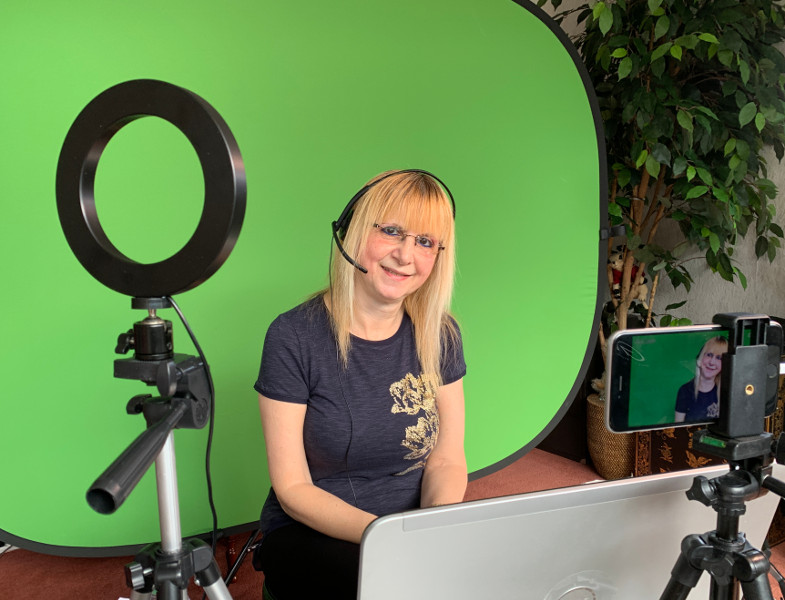 Lisa hosting the virtual Dementia Club UK session Lisa hosting the virtual Dementia Club UK session