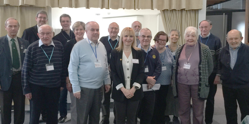 Lisa and the Rotary Club of Barnet and other volunteers Lisa and the Rotary Club of Barnet and other volunteers