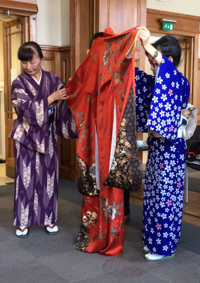 Displaying various Japanese traditional clothing Displaying various Japanese traditional clothing