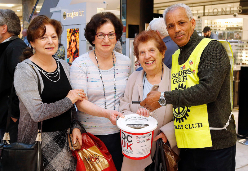 Our star collector Risson with 3 members of the Zemel Choir Our star collector Risson with 3 members of the Zemel Choir